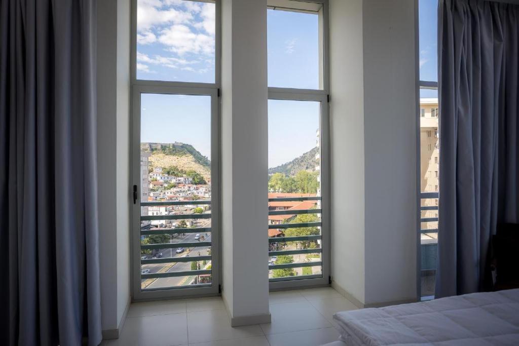 Sky Hotel Shkoder Bagian luar foto