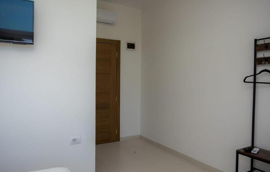 Sky Hotel Shkoder Bagian luar foto