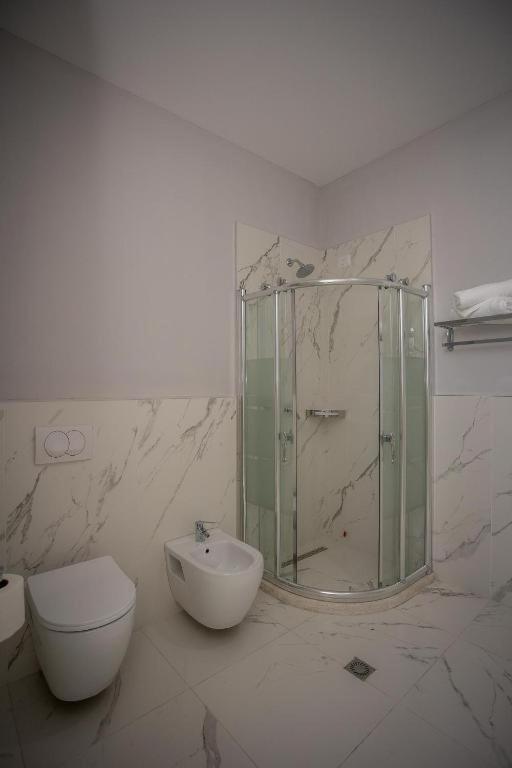 Sky Hotel Shkoder Bagian luar foto