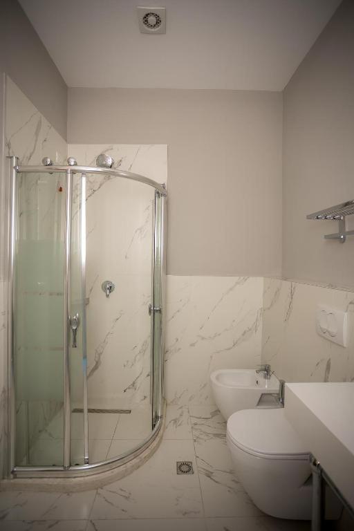 Sky Hotel Shkoder Bagian luar foto