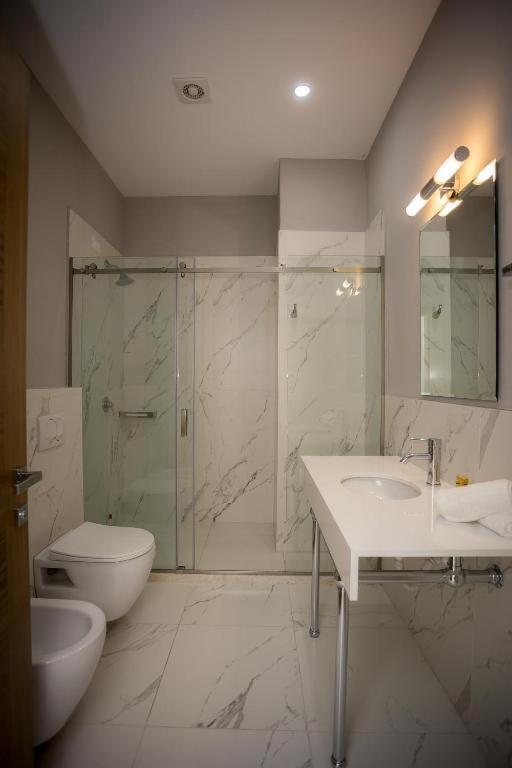 Sky Hotel Shkoder Bagian luar foto