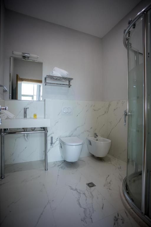 Sky Hotel Shkoder Bagian luar foto
