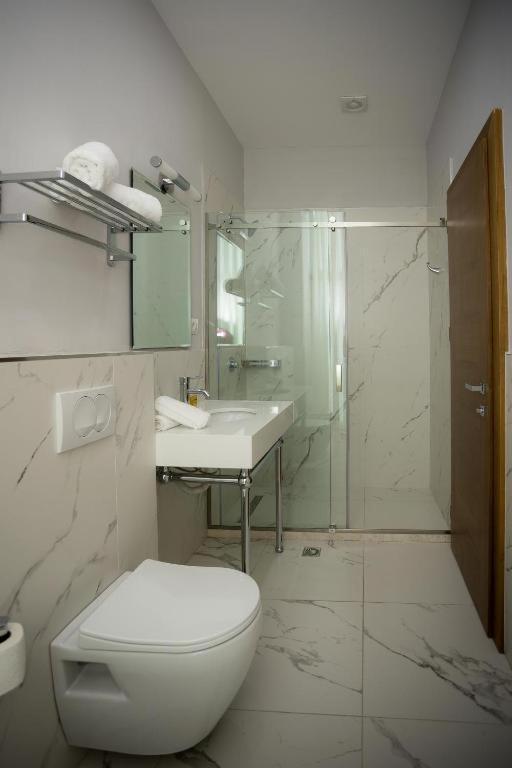 Sky Hotel Shkoder Bagian luar foto
