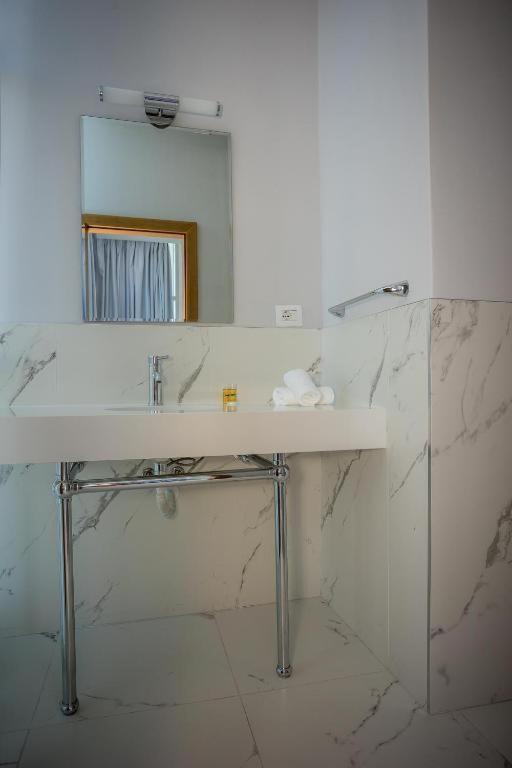 Sky Hotel Shkoder Bagian luar foto