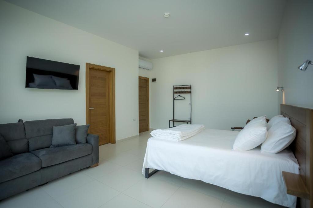 Sky Hotel Shkoder Bagian luar foto