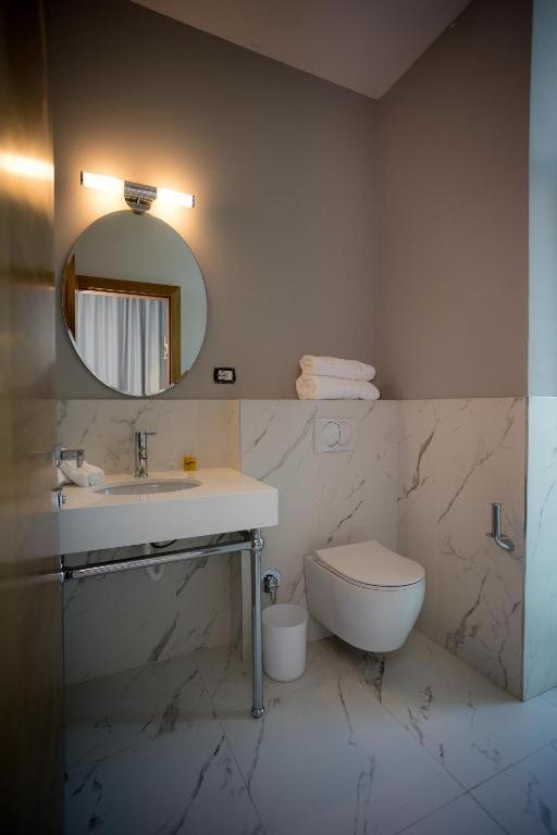 Sky Hotel Shkoder Bagian luar foto