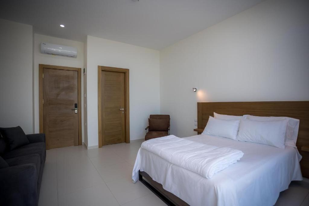 Sky Hotel Shkoder Bagian luar foto