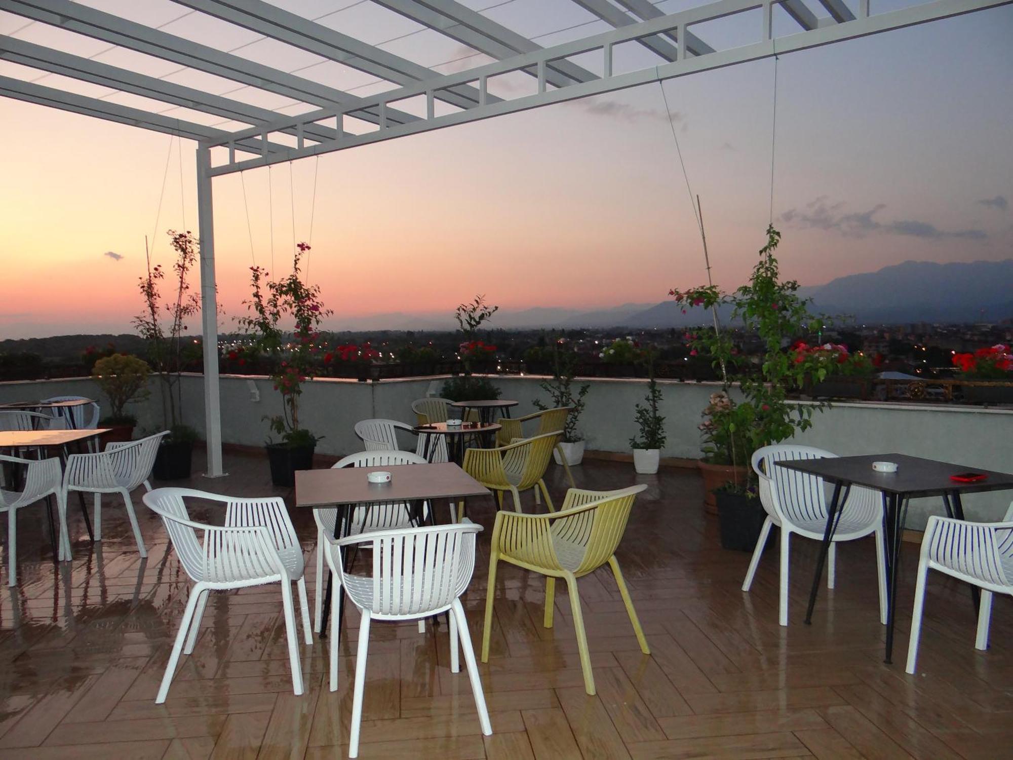Sky Hotel Shkoder Bagian luar foto